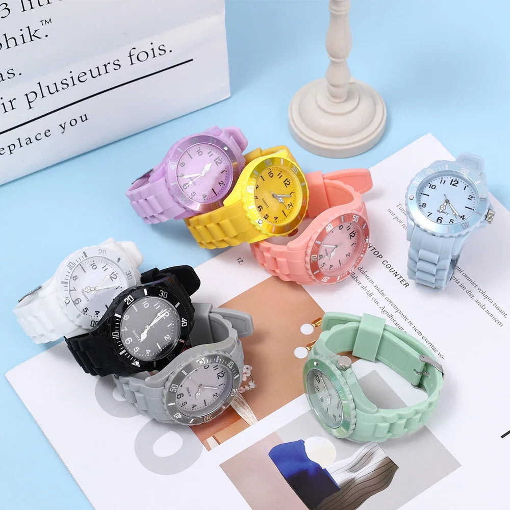 FREE SHIPPING/ Fashion Casual Watches Silicone Lady Quartz Watch Student Female Classic Vintage Clock