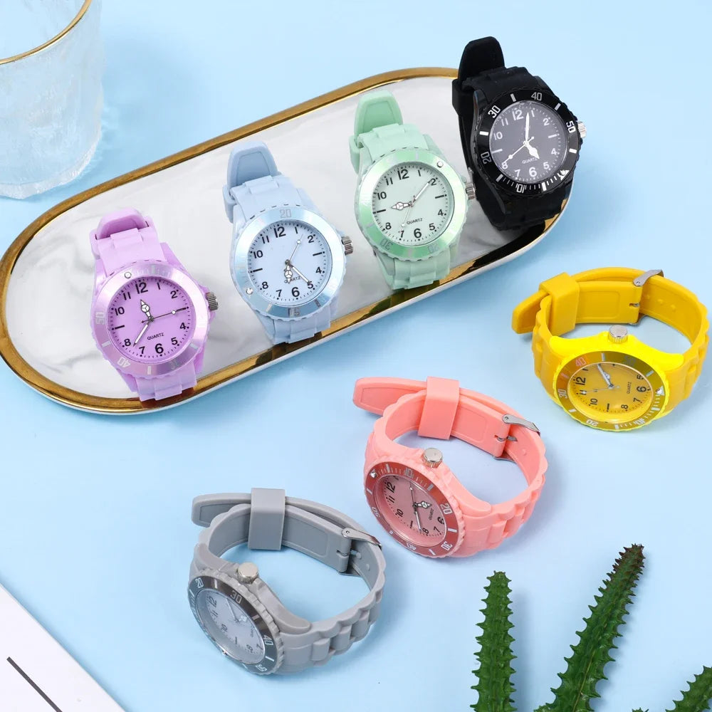 FREE SHIPPING/ Fashion Casual Watches Silicone Lady Quartz Watch Student Female Classic Vintage Clock